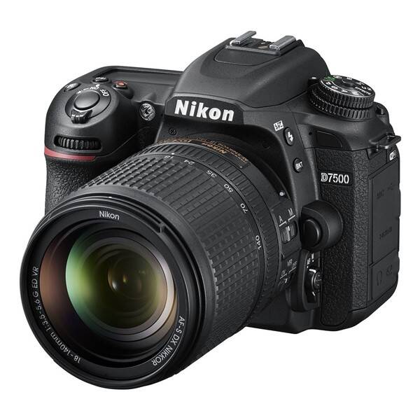 Digitální fotoaparát Nikon D7500 + 18-140 AF-S VR černý

