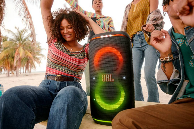 Party reproduktor JBL PARTYBOX CLUB 120 nabízí nevídanou světelnou show