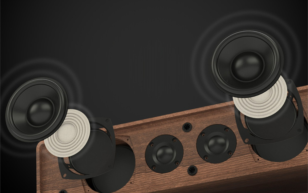 Gramofon Crosley Stave hnědý AUX a RCA výstupy zajišťují flexibilní kabelové připojení k různým audio sestavám.