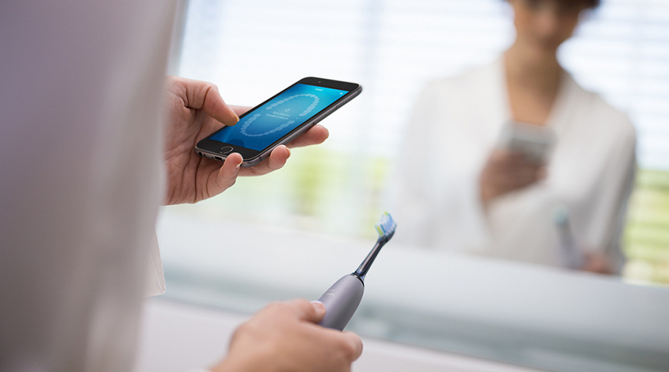 Zubní kartáček Philips Sonicare DiamondClean Smart Silver HX9924/47 stříbrný Zubní kartáček Philips Sonicare DiamondClean Smart Silver HX9924/47 stříbrný