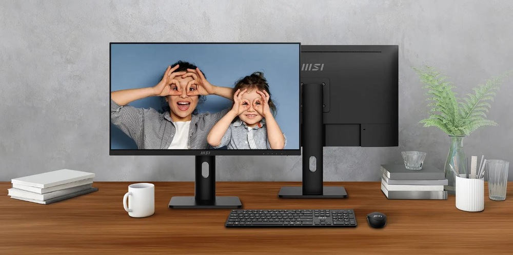 Monitor MSI PRO MP273UP E6 černý Monitor MSI PRO MP273UP E6 na pracovním stole při domácím použití