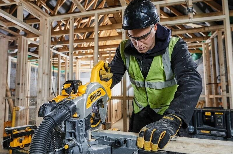 Pila pokosová Dewalt 54V XR Flexvolt DCS777T2 (s baterií) Pila pokosová Dewalt 54V XR Flexvolt DCS777T2 (s baterií)