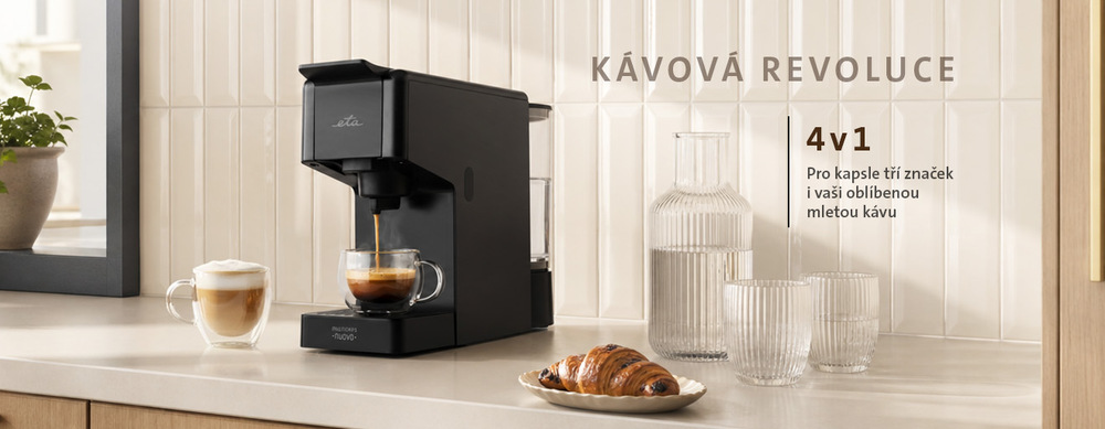 Kapslový kávovar ETA Multicaps Nuovo 6175 90000 černý Černý kávovar ETA Multicaps Nuovo 4v1 v moderní kuchyni připravující kávu do skleněného šálku vedle croissantu a doplňků. Text na obrázku: Kávová revoluce 4v1 – Pro kapsle Nespresso, Dolce Gusto, Cafissimo i vaši oblíbenou mletou kávu.