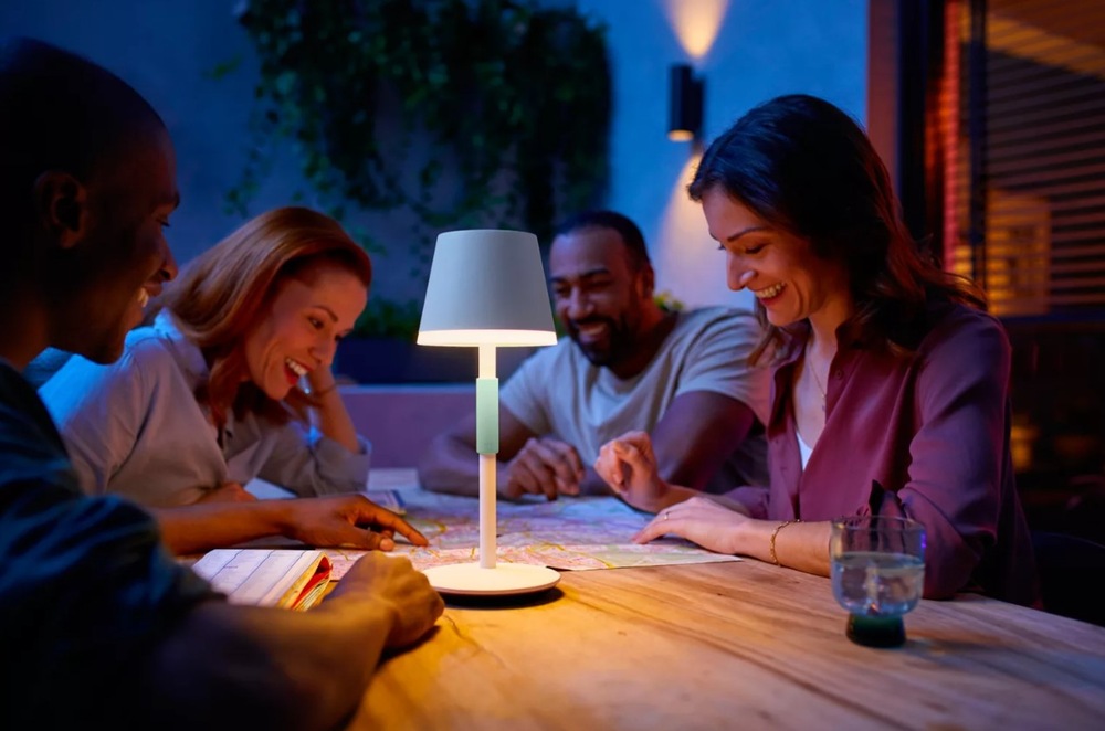 Stolní LED lampička Philips Hue Go bílá Stolní LED lampička Philips Hue Go bílá