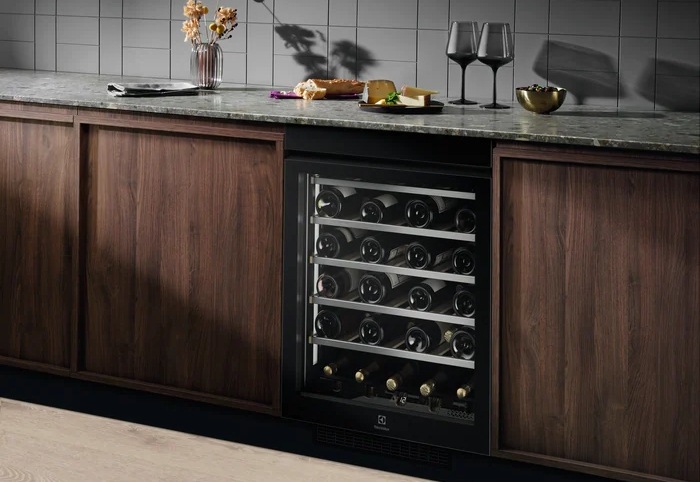Vinotéka Electrolux EWUS040B8B černá Electrolux EWUS040B8B, černá