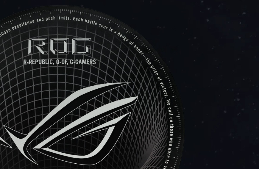 Detail designu ROG Cosmic Mat II s logem Republic of Gamers