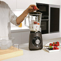 Stolní mixér Black+Decker BXJB1000E černý/nerez