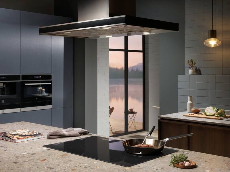Indukční varná deska Electrolux EIS8648 černá
