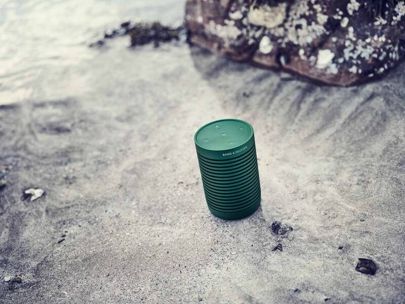 Přenosný reproduktor Bang & Olufsen BeoSound Explore zelený Přenosný reproduktor Bang & Olufsen BeoSound Explore zelený