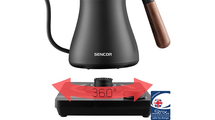 Detailní záběr na centrální 360° konektor STRIX u rychlovarné konvice Sencor SWK 2828BK.
