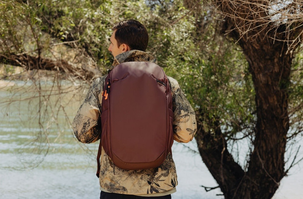 Batoh Peak Design Travel Backpack 30L vínový Batoh Peak Design Travel Backpack 30L vínový