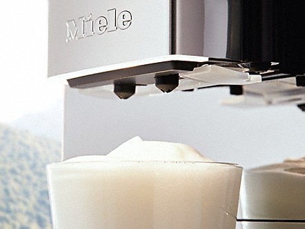 Automatický kávovar Miele CM 6360 černý