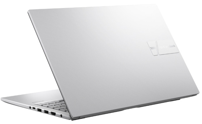 Zadní strana stříbrného notebooku ASUS Vivobook 15 Quiet Blue s decentním logem na víku