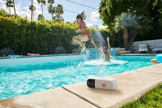 Přenosný reproduktor JBL TUNER 2 bílý Přenosný reproduktor JBL TUNER 2 bílý