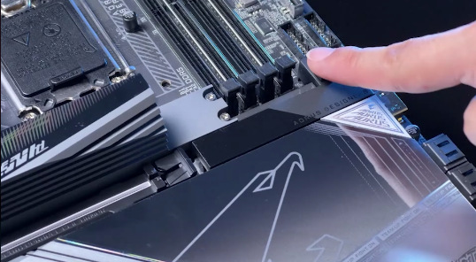 Gigabyte Z890I AORUS ULTRA je kompatibilní s výkonnými grafickými kartami díky slotu PCIe 5.0