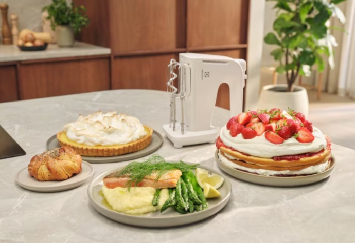 Ruční šlehač Electrolux 300 Mattino 2.0 EHM4W bílý