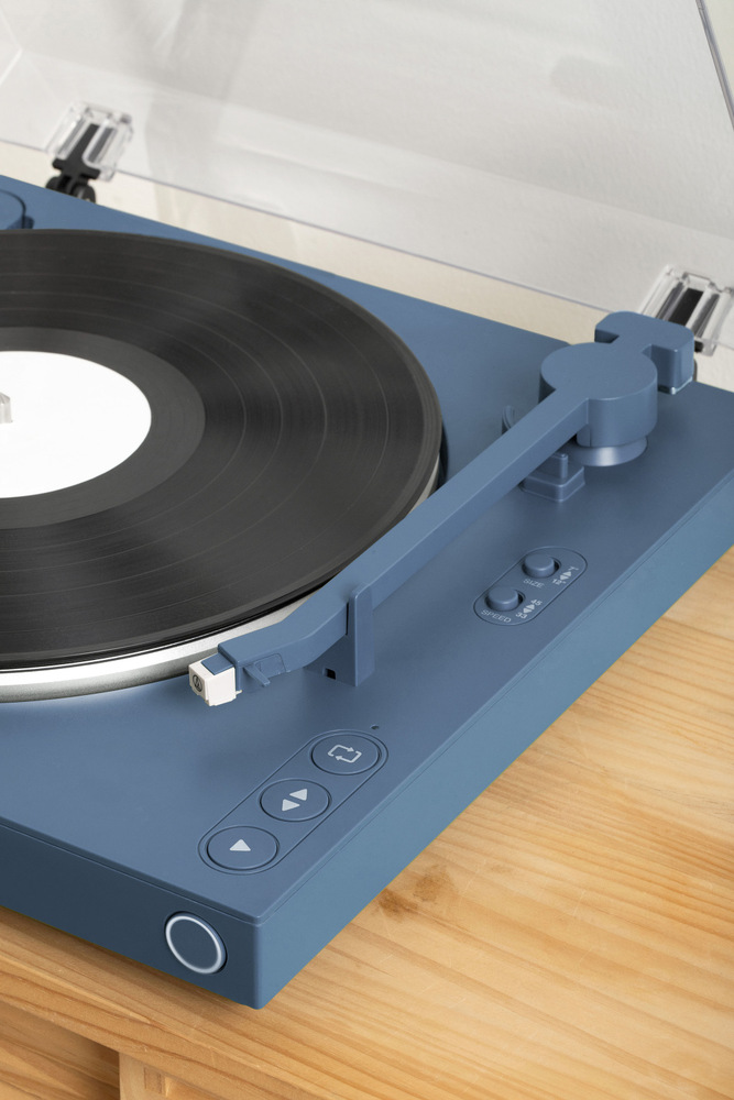 Gramofon Victrola VPT-800 Automatic modrý Gramofon Victrola VPT-800 pohled na ovládání