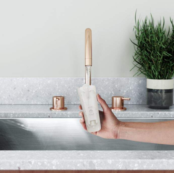 Ruční napařovač oděvů Electrolux Refine 700 E7HS1-6OW bílý