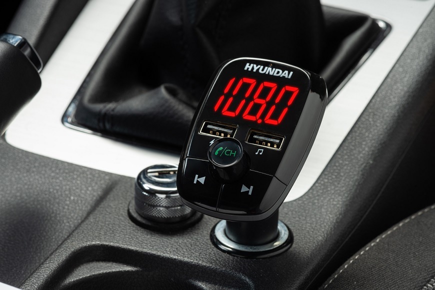FM Transmitter Hyundai FMT 380 BT CHARGE černý FM Transmitter Hyundai FMT 380 BT CHARGE černý
