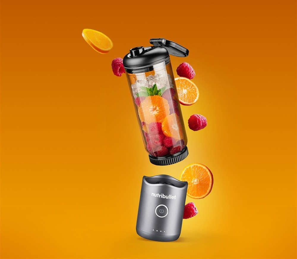 Stolní mixér Nutribullet Flex NBP013GM naplněný čerstvým ovocem