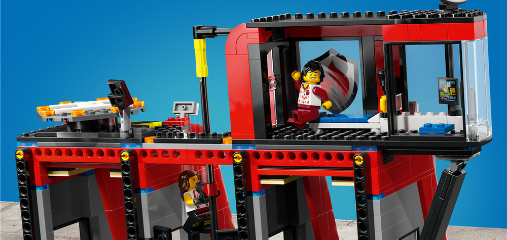 Minifigurky LEGO hasičů a hasičský pes umožňují dětem rozdělovat role a vymýšlet vlastní záchranné akce.