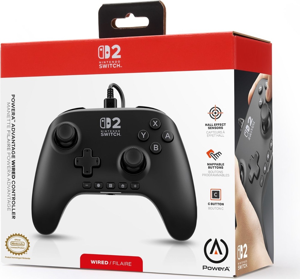 Gamepad PowerA Advantage - Nintendo Switch 2 černý Na obrázku je prodejní krabice černého drátového gamepadu PowerA Advantage pro Nintendo Switch 2. Na přední straně obalu je velký obrázek ovladače s dvěma analogovými páčkami, směrovým křížem, tlačítky A, B, X a Y a logem Nintendo Switch 2 uprostřed. Vpravo jsou zvýrazněné hlavní funkce: Hall Effect senzory, programovatelná tlačítka a tlačítko C. Obal má bílo-červené provedení s logem PowerA a označením „Wired“.