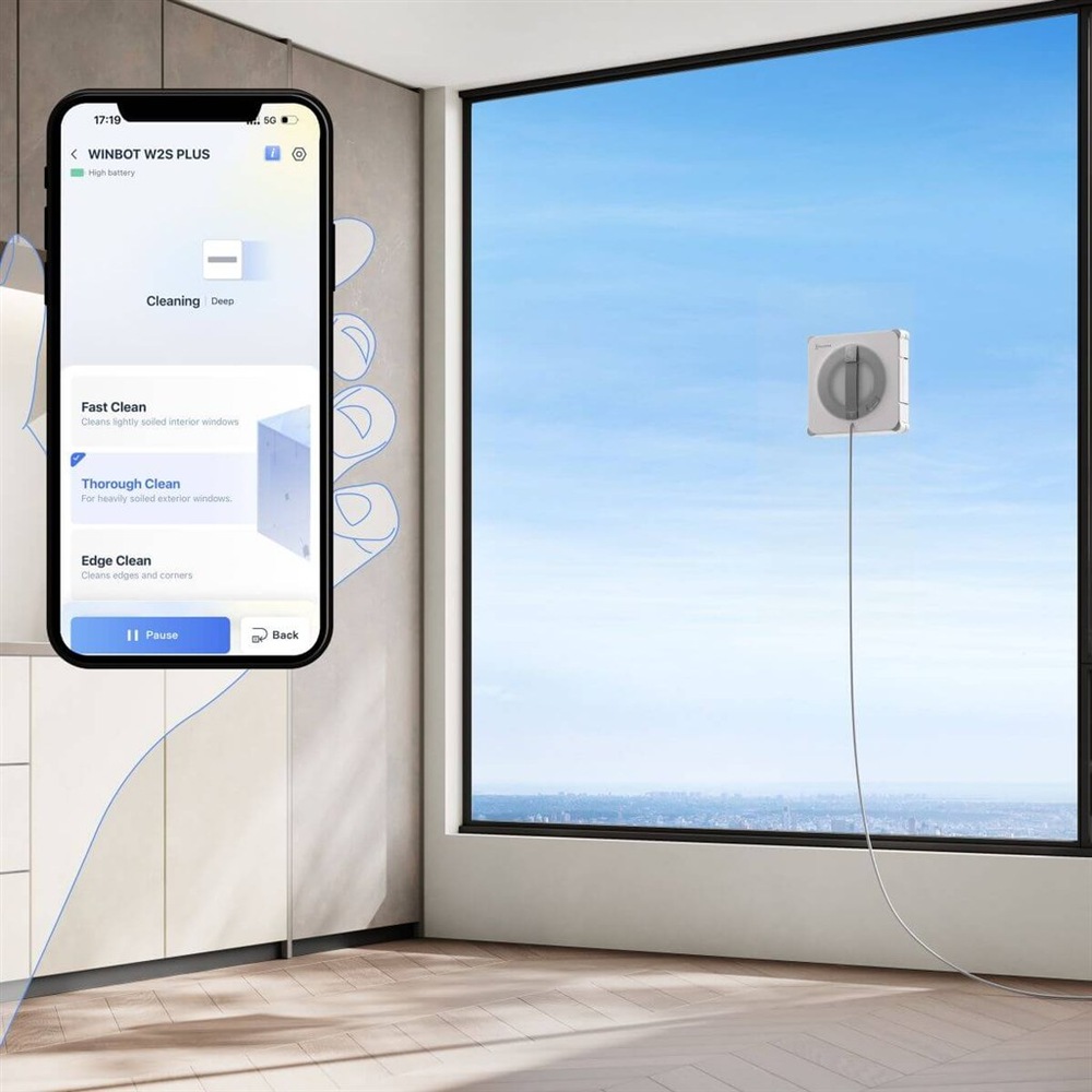 Mobilní telefon s otevřenou aplikací pro ovládání robotického čističe oken Ecovacs Winbot W2 PRO