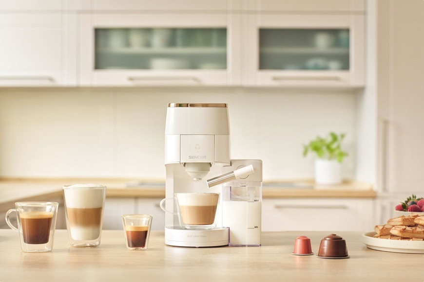 Kapslový kávovar Sencor SCC 3001WH MARCO POLO bílý Kapslový kávovar Sencor SCC 3001WH MARCO POLO připraví espresso, cappuccino i latte stisknutím jediného tlačítka. Díky automatickému systému napěnění mléka, kompaktním rozměrům a elegantnímu bílému designu si snadno vychutnáte oblíbené kávové speciality s bohatou pěnou přímo u vás doma.