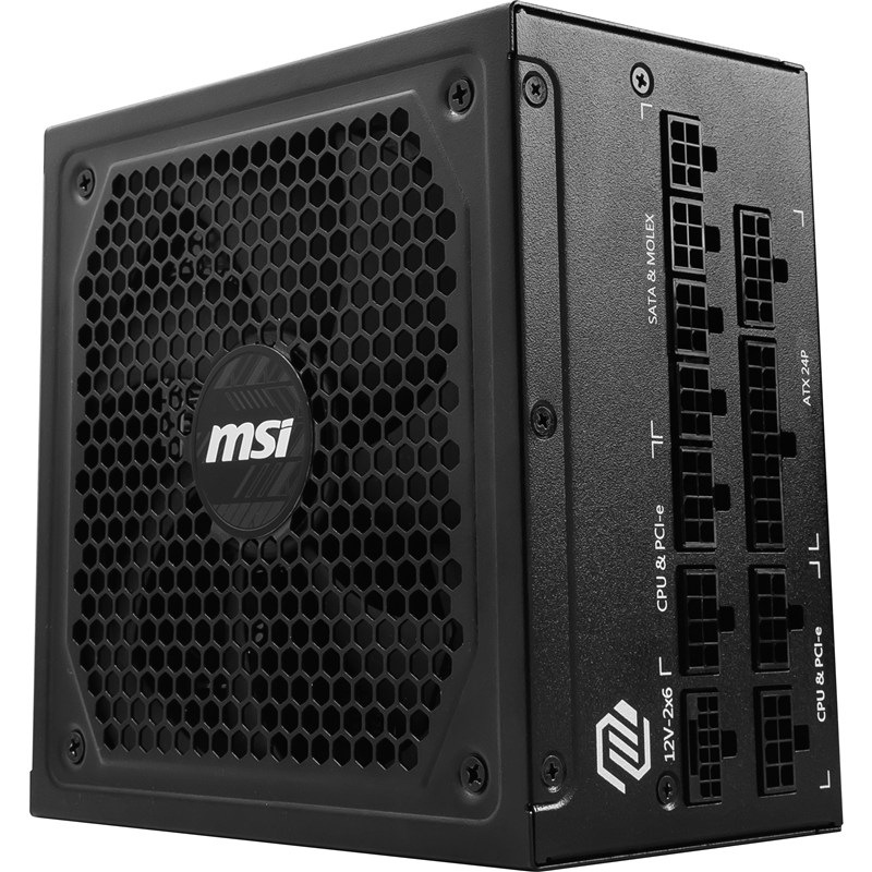 Na snímku je vyfocený zdroj o rozměrech 150 × 150 × 86 mm. Je postaven na boční straně a můžeme vidět ventilátor skrytý za mřížkou a zadní stěnu s porty pro připojení napájení a další pin porty.
