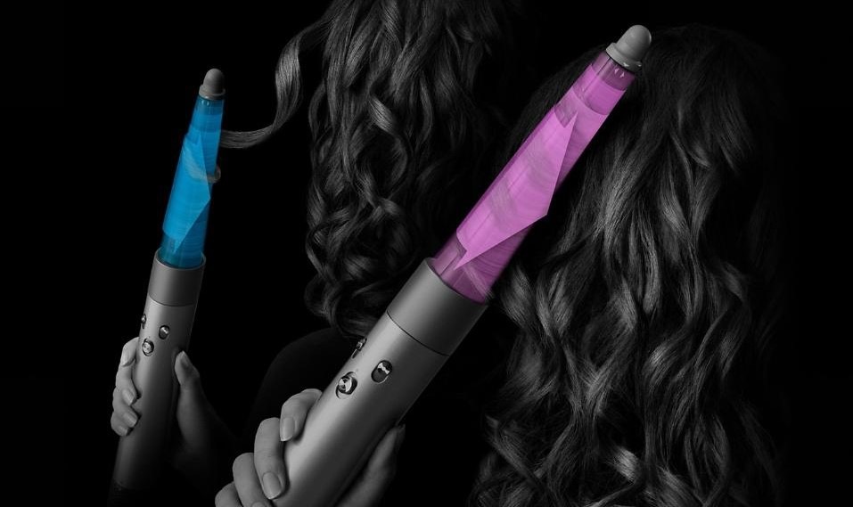 Multistyler Dyson Airwrap i.d. HS08 T1/T2 měděný/pruský modrý Znázornění patentovaného Coanda efektu a jeho samonatočení pramene vlasů kolem nástavce.