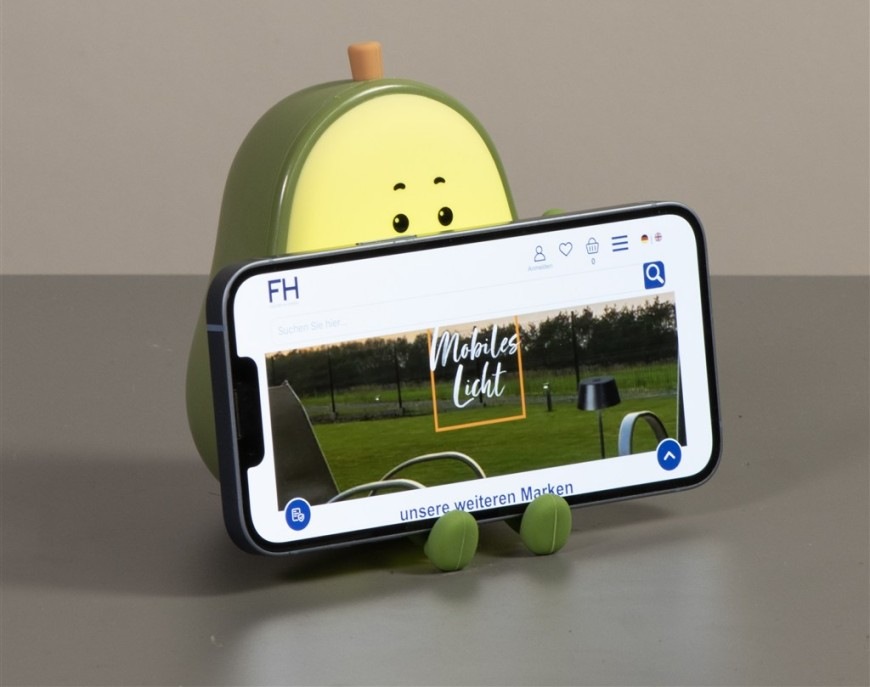 Dětská LED lampička Fischer & Honsel Bobi, 1x LED, 0,4 W zelená Dětská LED lampička Fischer & Honsel Bobi držící mobilní telefon