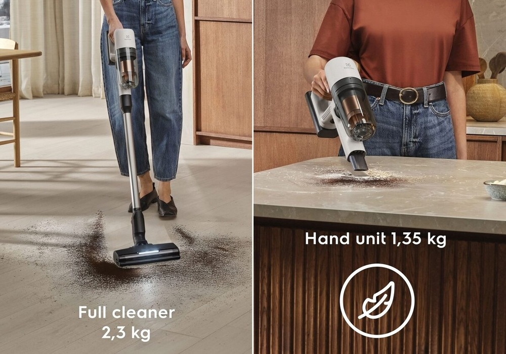 Vlevo žena vysává tyčovým vysavačem Electrolux špínu v kuchyni. Pod vysavačem je uvedena váha 2,3 kg. Vpravo žena vysává zbytky mouky a koření z kuchyňské linky pouze ruční jednotkou. Pod ní uvedena pouze váha 1,35 kg. 