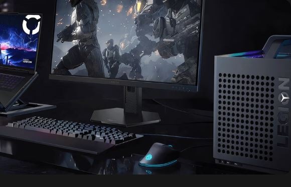 Herní monitor Lenovo Legion 27Q-10 OLED černý Monitor Lenovo na obrázku s PC, myší a klávesnicí