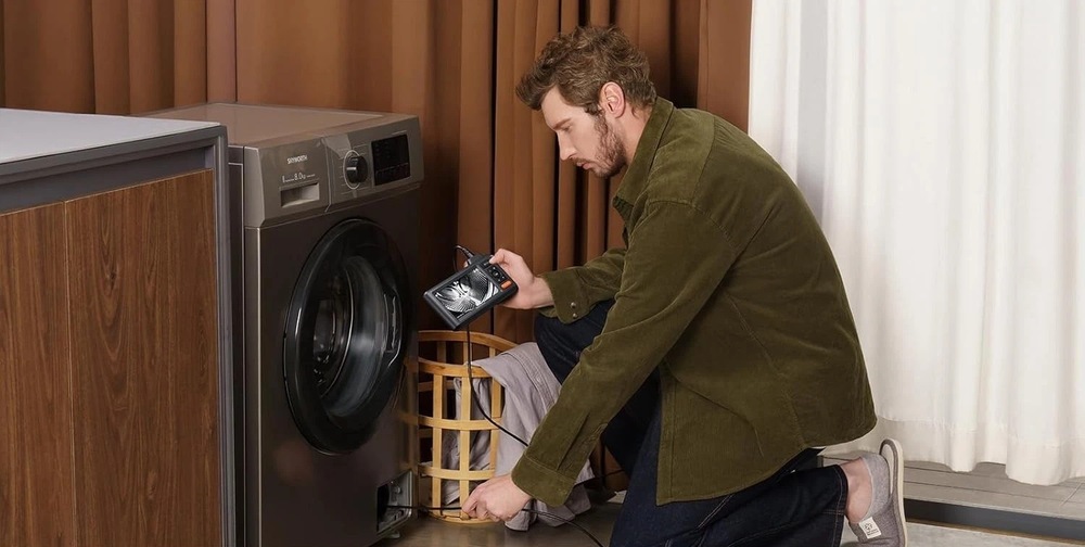 DEPSTECH DS620TL-15 na nabití vydrží pracovat až 3 hodiny