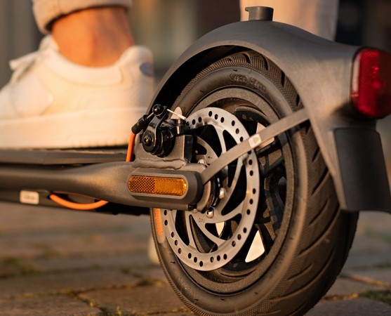 Elektrická koloběžka Ninebot by Segway Kickscooter F25E Elektrická koloběžka Ninebot by Segway Kickscooter F25E