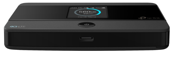 Router TP-Link M7352 4G LTE šedý Detail spodní části mobilního Wi-Fi routeru TP-Link M7352 s konektorem USB-C pro nabíjení