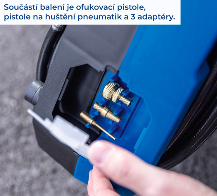 Uložené adaptéry a příslušenství kompresoru Scheppach Air Force 7 přímo v těle zařízení