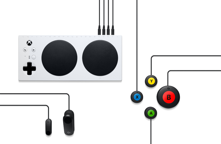 Sada Logitech G Adaptive Gaming Kit - Xbox černé Logitech G Adaptive Gaming Kit připojený k ovladači Xbox Adaptive Controller