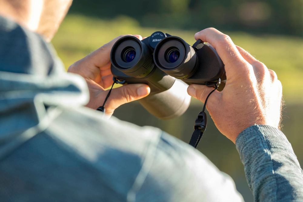 Dalekohled Nikon Action 10×50 černý Detailní pohled na kvalitní optickou soustavu dalekohledu Nikon Action 10×50.