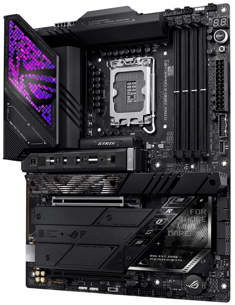 Na fotce shora je u horní hrany uprostřed vidět patice procesoru Intel LGA1851, napravo od ní jsou čtyři dlouhé sloty DDR5 DIMM pro operační paměť. Ve spodní polovině desky jsou dva dlouhé rozšiřující sloty pro karty – hlavní PCIe 5.0 x16 (SafeSlot) pro grafiku a pod ním PCIe 4.0 x16 (zapojený jako x4) – a velké pasivní kryty, pod kterými jsou schované M.2 sloty pro SSD (celkem 7 pozic).