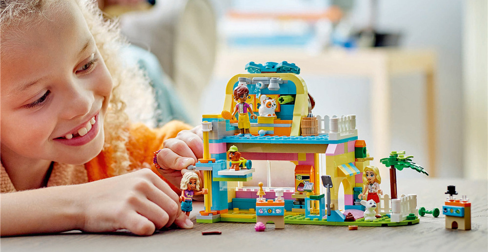 Stavebnice LEGO umožňuje dětem pečovat o mazlíčky, nakupovat pro ně potřeby a následně je výtahem dopravit k mytí, koupání a sušení.