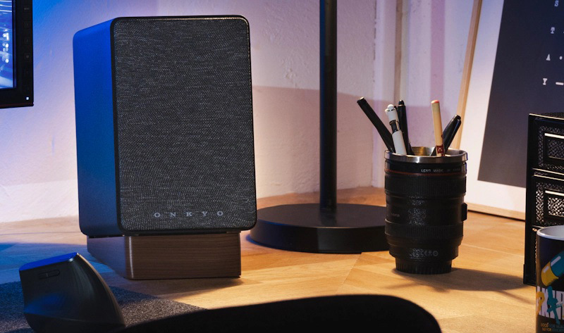 Široká konektivita včetně USB-C, Bluetooth 5.3 a AUX umožňuje připojení různých audio zařízení
