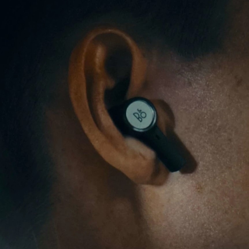 Sluchátka Bang & Olufsen Beoplay Eleven Natural Alu - OTG stříbrná/šedá Sluchátka Bang & Olufsen Beoplay Eleven Natural Alu - OTG stříbrná/šedá