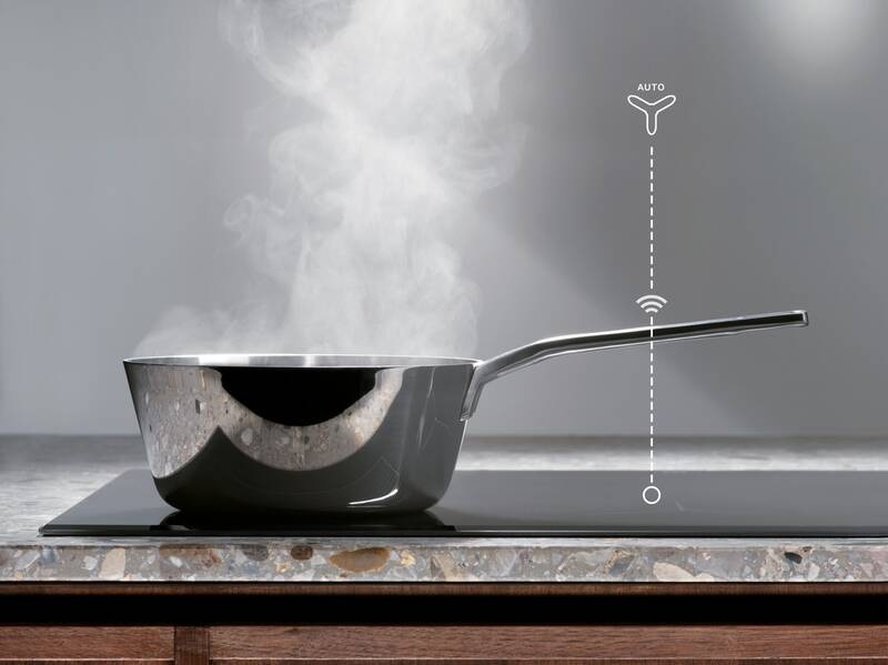 Indukční varná deska Electrolux EIS82449 černá