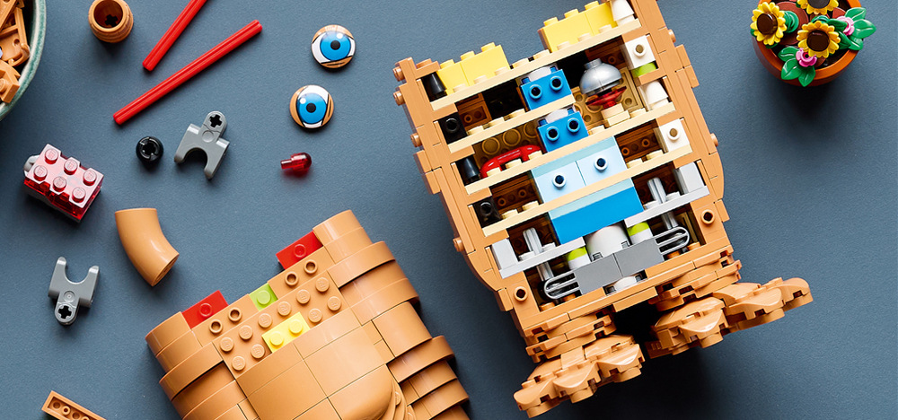 Stavebnice LEGO® Ideas 21370 E.T. the Extra-Terrestrial Světelná kostka ukrytá v oblasti E.T. srdce rozzáří model a zvýrazní jeho výstavní vzhled.