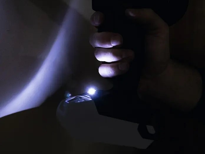 Akumulátorová vrtačka Scheppach C-CD45-X 20 V IXES je vybavena LED osvětlením, se kterým bude i práce v šeru pohodlná.