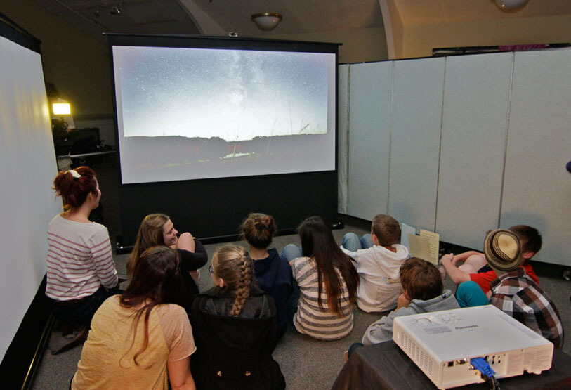 Plátno Elite Screens ezCinema 80" Elite Screens ezCinema 80"