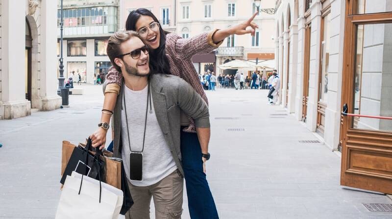 Kryt na mobil CellularLine Neck-Case s růžovou šňůrkou na krk na Apple iPhone 11 Pro průhledný