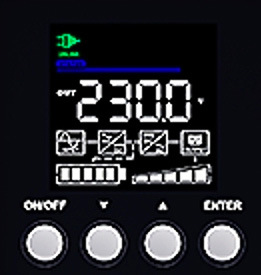 Záložní zdroj CyberPower OnLine S 3000VA/2700W, Tower černý Na obrázku je detail ovládacího panelu záložního zdroje CyberPower. Nahoře je černý displej s velkým bílým údajem 230,0 V, barevnými ikonami stavu a pruhovými ukazateli. Pod displejem jsou čtyři kulatá tlačítka pro zapnutí a ovládání menu. Celek působí přehledně a technicky.