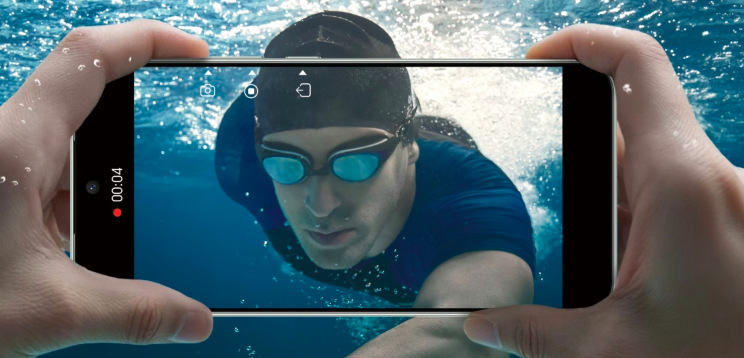 Mobilní telefon HONOR Magic8 Lite 5G při podvodním fotografování díky vysoké odolnosti